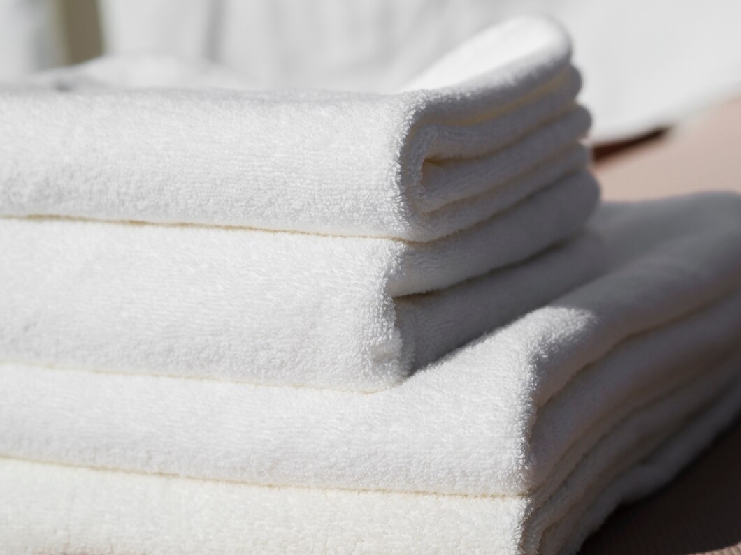 Jak prawidłowo pielęgnować wyroby tekstylne dla długotrwałego komfortu snu?