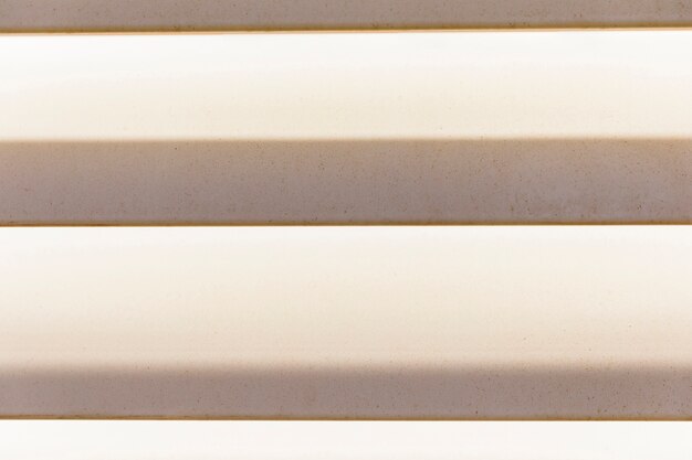 Jakie innowacyjne materiały warto rozważyć przy wyborze listwy przypodłogowej do płytek?