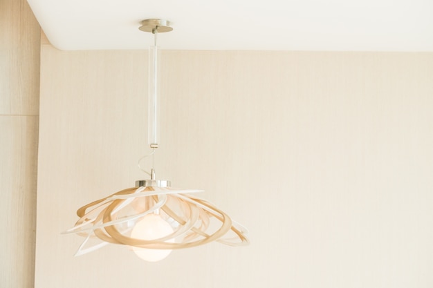 Jak wybrać idealne lampy wiszące do nowoczesnego wnętrza?