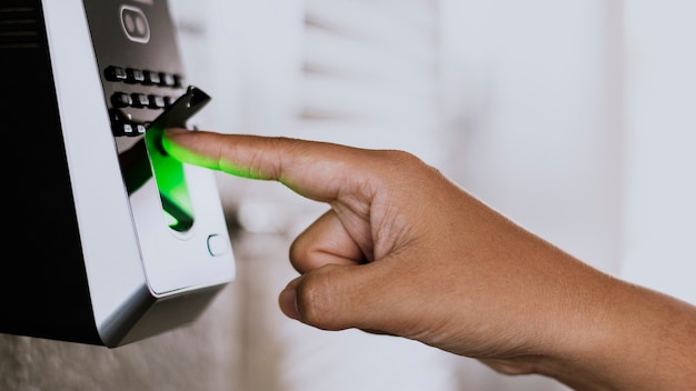 Jak zwiększyć bezpieczeństwo domu dzięki inteligentnym zamkom?